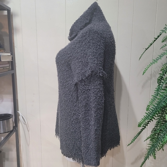 American Eagle Outfitters Gray Fluffy Turtleneck Long Sleeve Distressed Sz XL - Picture 3 of 10